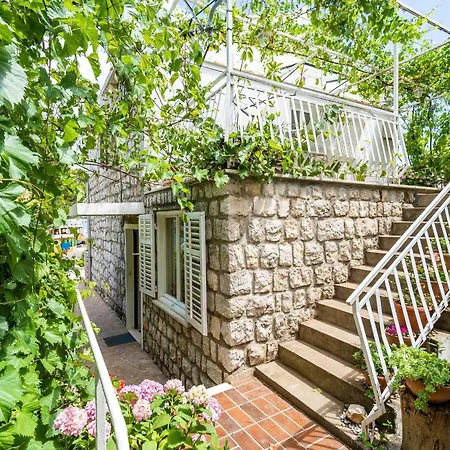 Zarac - One Bedroom With Balcony And Sea View Milanka דירה זאטון