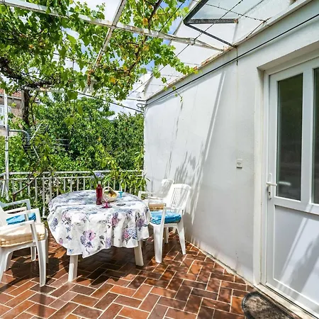 Zarac - One Bedroom With Balcony And Sea View Milanka 아파트