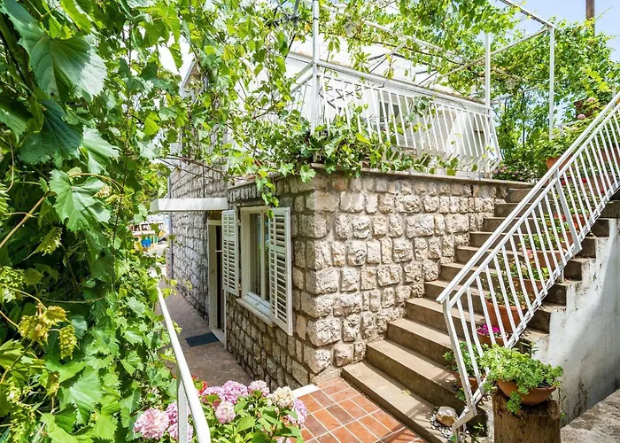 Zarac - One Bedroom With Balcony And Sea View Milanka דירה זאטון