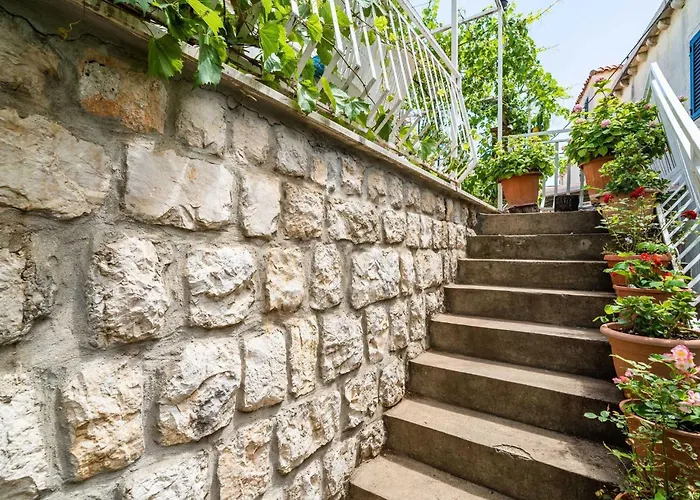 Zarac - One Bedroom With Balcony And Sea View Milanka זאטון